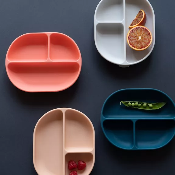Assiette compartimentée en silicone – Blush. – Image 2