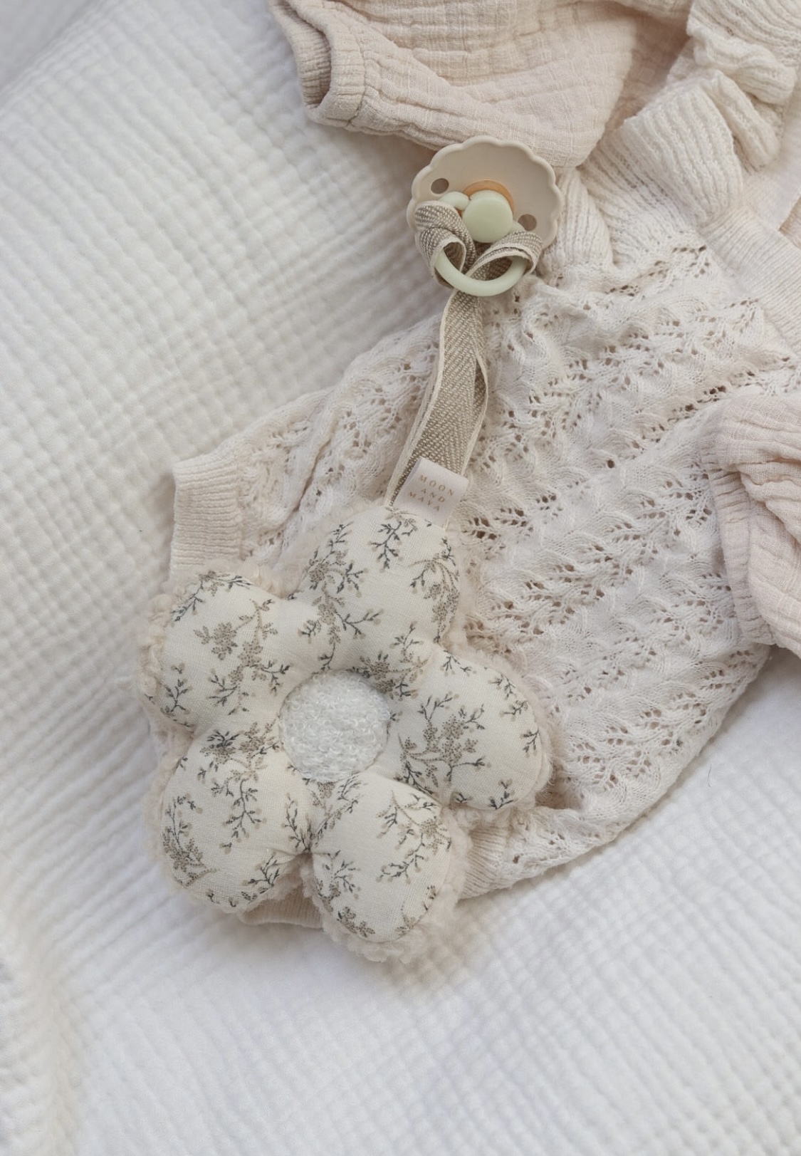 Attache tétine Marguerite Petites Fleurs.