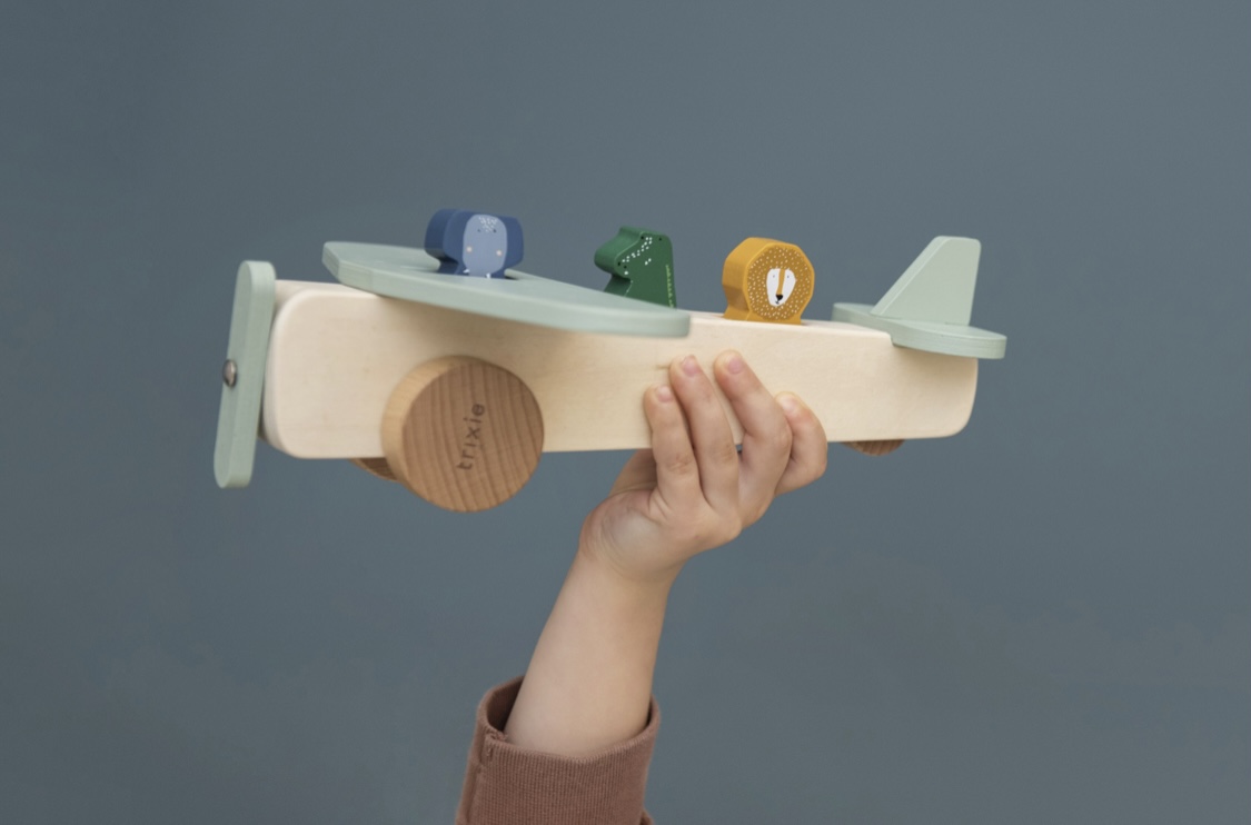 Avion en bois avec animaux. – Image 6