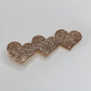 Barrette résine coeurs pailletée champagne.