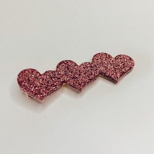 Barrette résine coeurs pailletée rose gold.