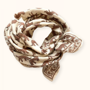 Apaches Collections – Big Foulard Latika « Bengale » Latte.