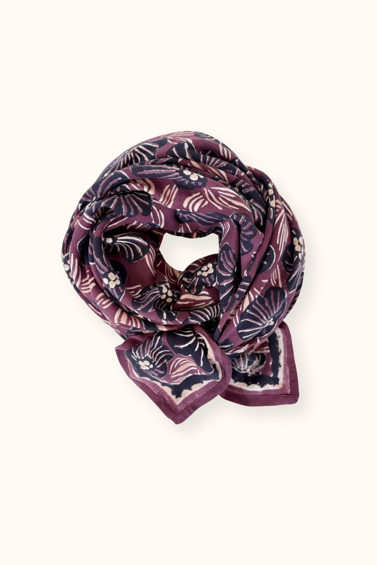 Apaches Collections – Big Foulard Latika « Amaryllis » Cassis.