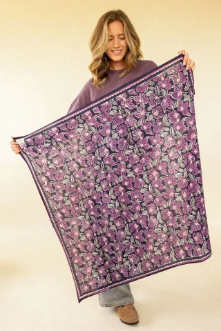 Apaches Collections – Big Foulard Latika « Amaryllis » Navy Cherry. – Image 3