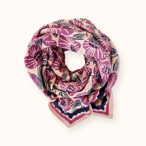 Apaches Collections – Big Foulard Latika « Amaryllis » Macadamia Cherry.