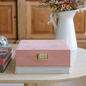 Boîte à bijoux Anne en velours rose.
