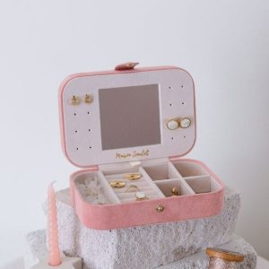 Boîte à bijoux de voyage Brigitte en velours rose.