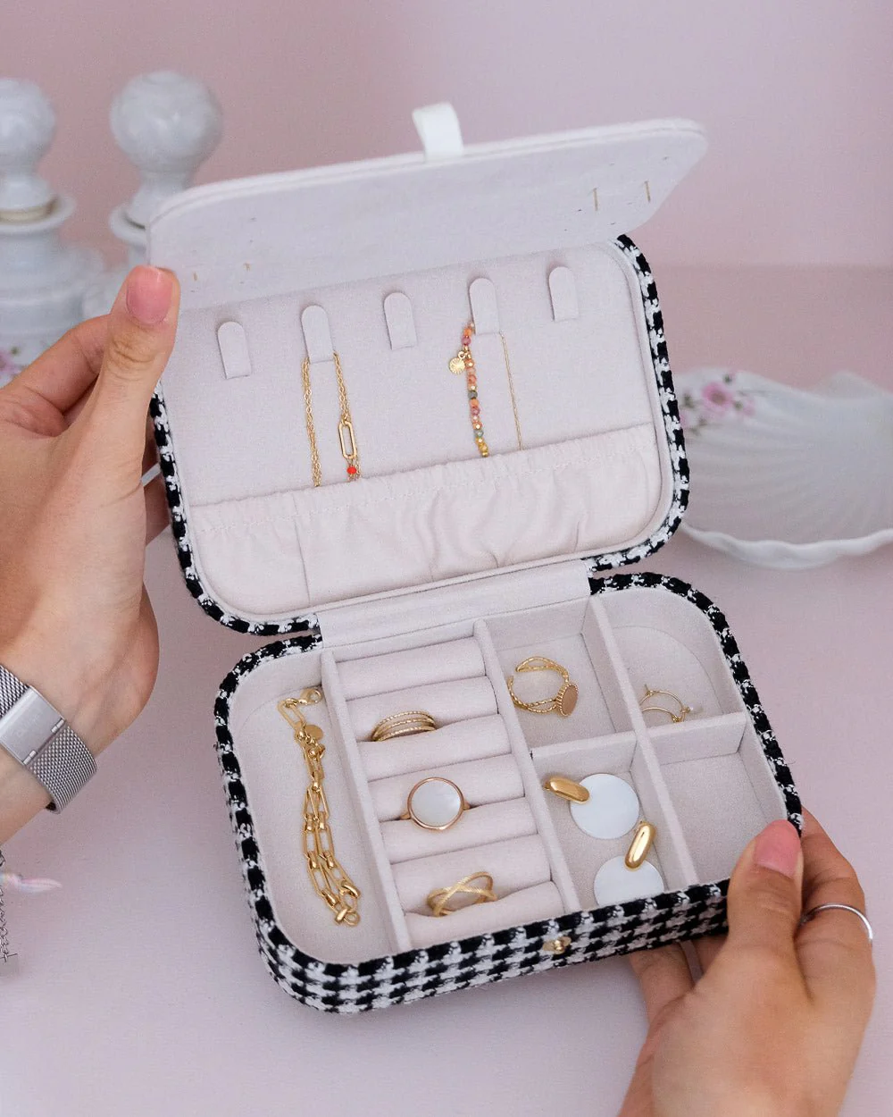 Boîte à bijoux de voyage Brigitte en pied-de-poule noir. – Image 2
