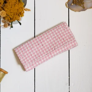 Pochette à bijoux Catherine en pied-de-poule rose.