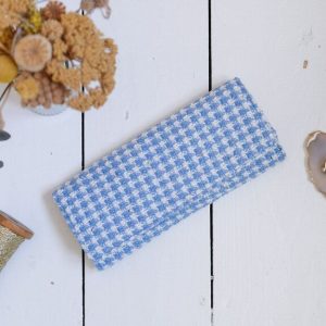 Pochette à bijoux Catherine en pied-de-poule bleu.