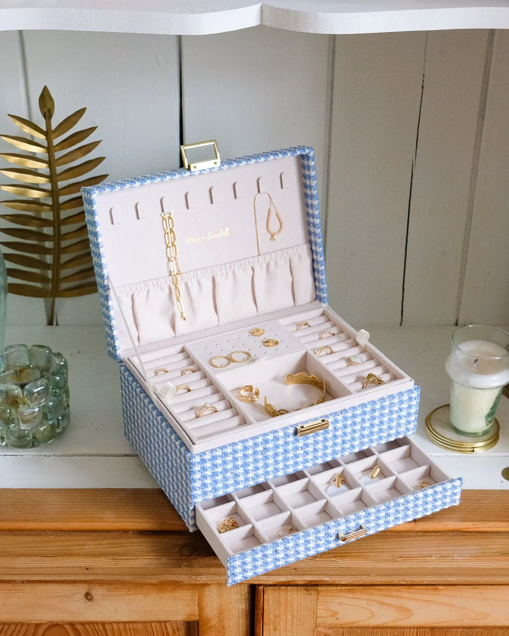 Boîte à bijoux Denise en pied-de-poule bleu.