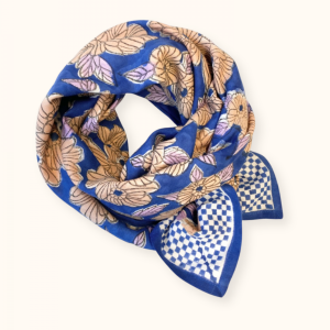 Apaches Collections – Big Foulard Latika « Bloom » Bleu Klein.