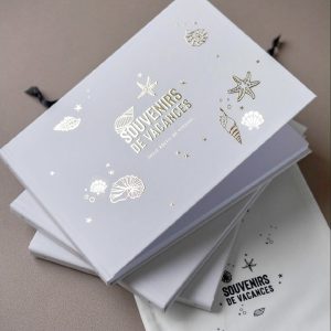 Livre « souvenirs de vacances ».