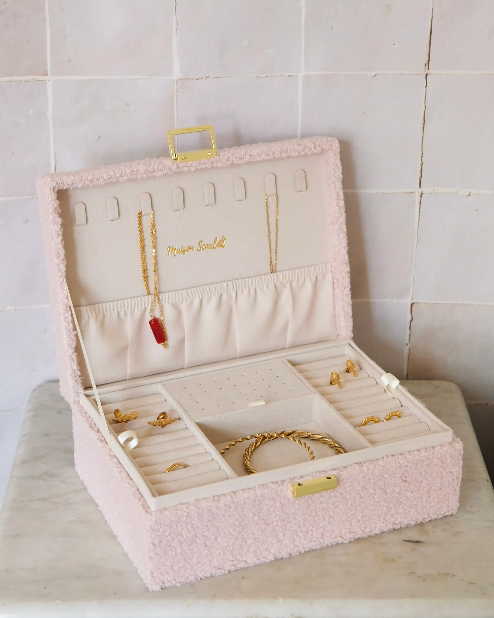 Boîte à bijoux Louise en moumoute rose. – Image 2