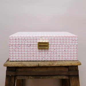 Boîte à bijoux Louise en pied-de-poule rose.