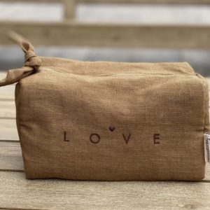 Trousse lin brodée  » LOVE  » ocre.