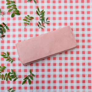 Pochette à bijoux Catherine en velours rose.