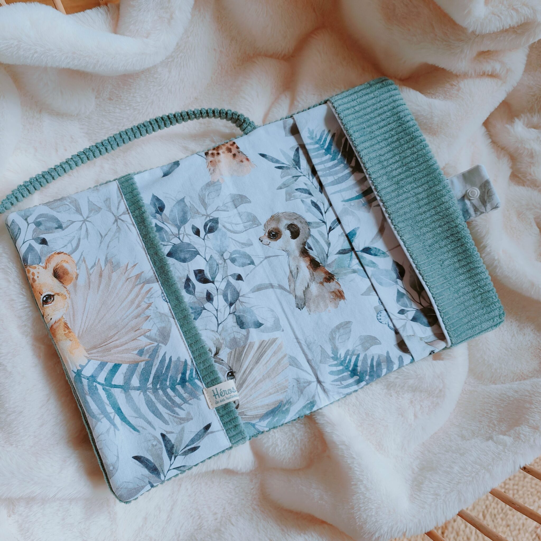 Protège Carnet Santé Velours motifs Savane | Personnalisable – Image 3