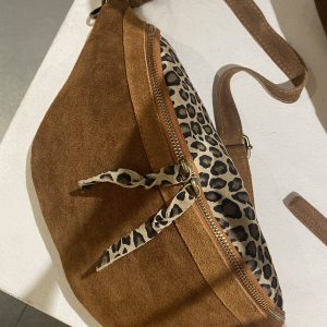 Sac banane en croute de cuir/ effet daim et imprimé Léopard.